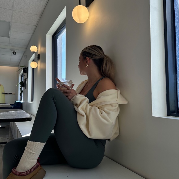 Meet your Posher, Amanda - Picture 5 of 6